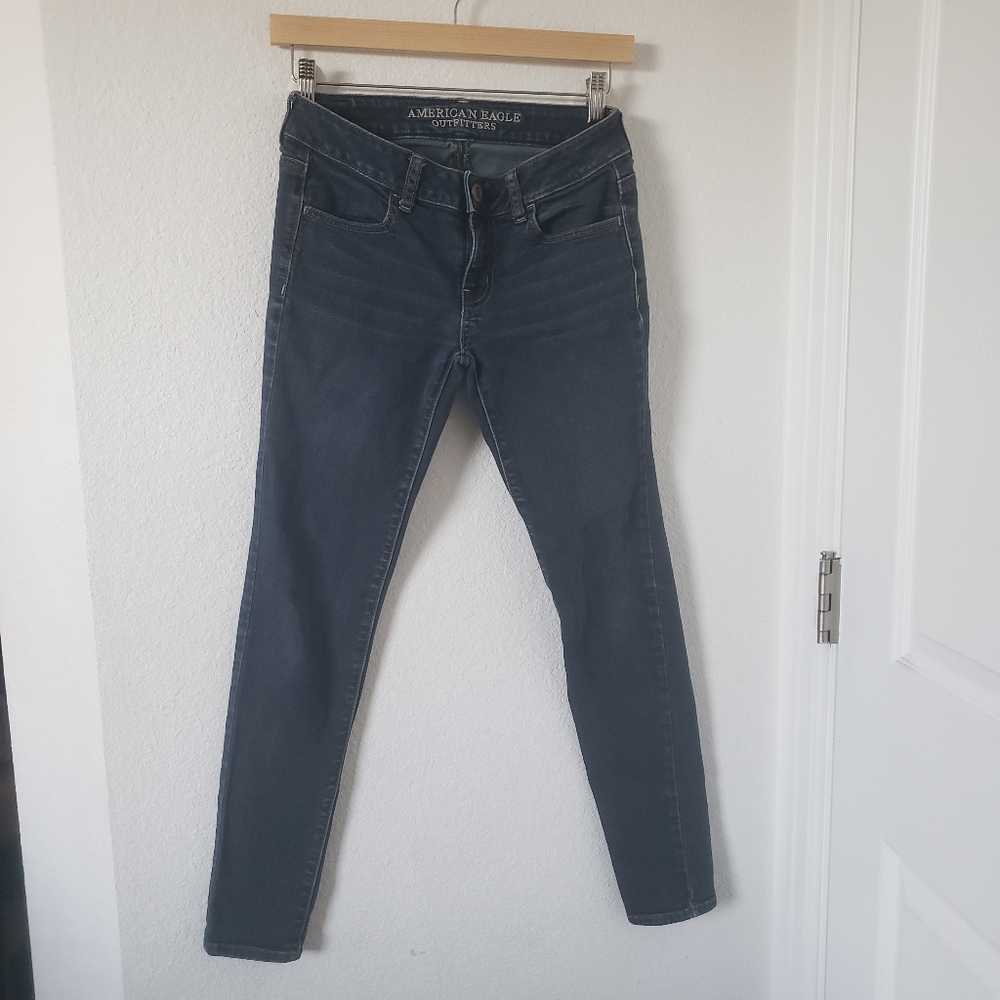 American Eagle Low Rise Dark Wash Skinny Jegging Size 0
